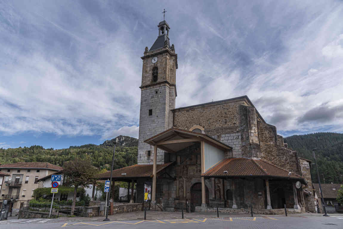 Vizcaya - Areatza 05 - iglesia de San Bartolomé.jpg